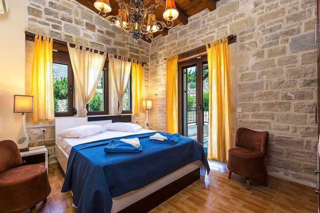 Double bedroom with balcony