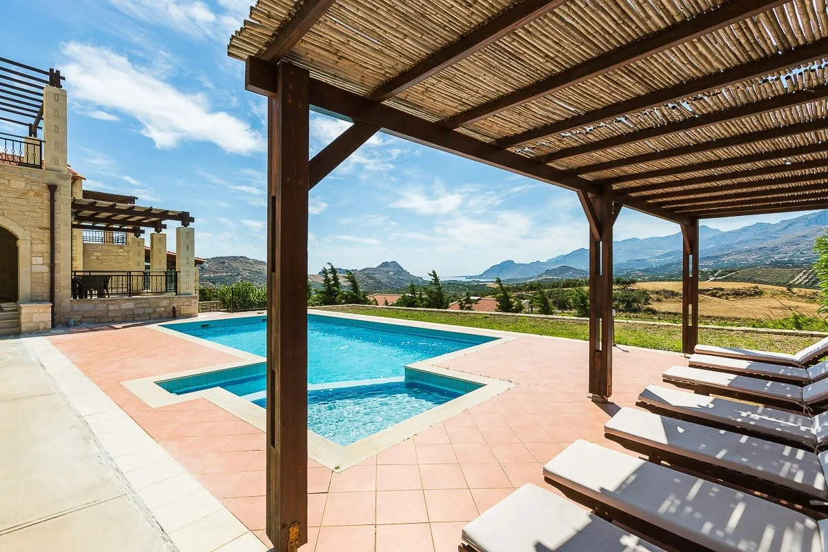 Covered pergola terrace with outdoor dining