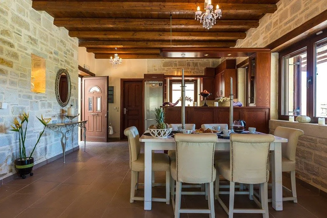 Dining area next to the kitchen